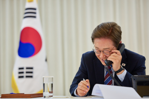 이재명·트럼프 첫 통화…“관세 합의 조속히”