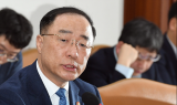 홍남기 “1분기 경제성장률 -0.3% 송구… 상황 무겁게 받아들여”