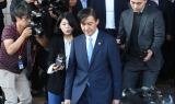 조국, 첫 소환 8시간 조사…“해명 구차” 진술 거부