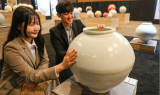 현대百 무역점, ‘마음에 달을 품다, 문 위시 展’ 개최…달 주제 작품 50점 전시·판매